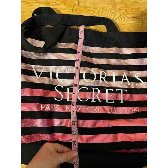 VICTORIA'S SECRET WOMEN'S BLACK / PINK SHINY STRIPES WEEKENDER TRAVEL BAG - Picture 10 of 11